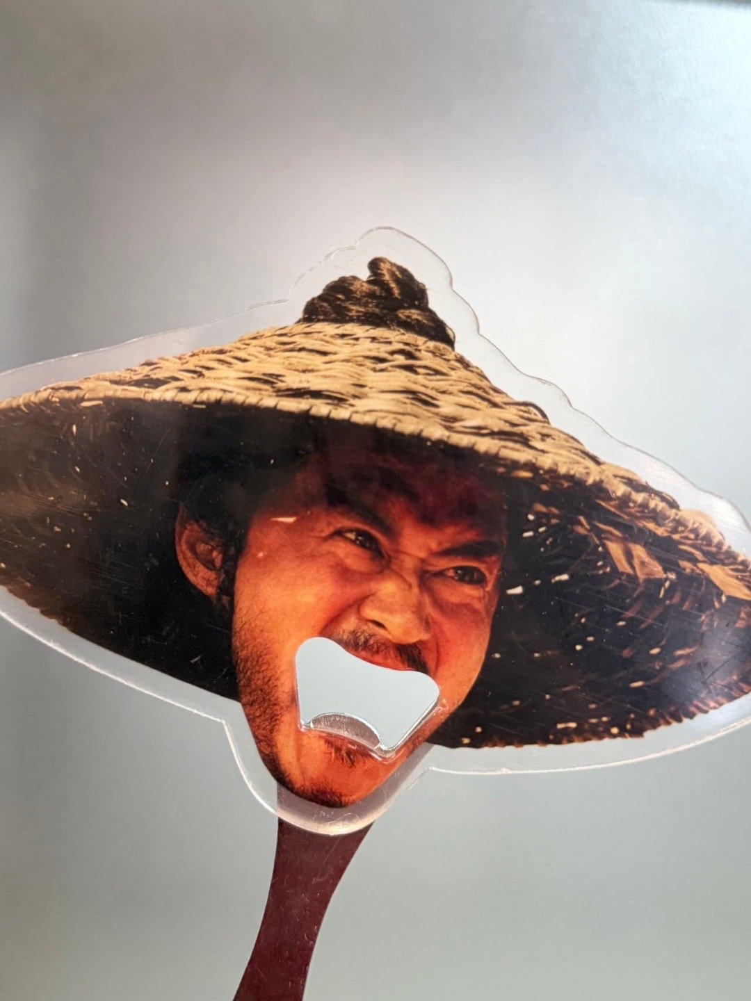 吴京知道镖人的周边长这样吗镖人周边曝光，我直接笑出眼泪！抽纸盒上是刀马，扇子打