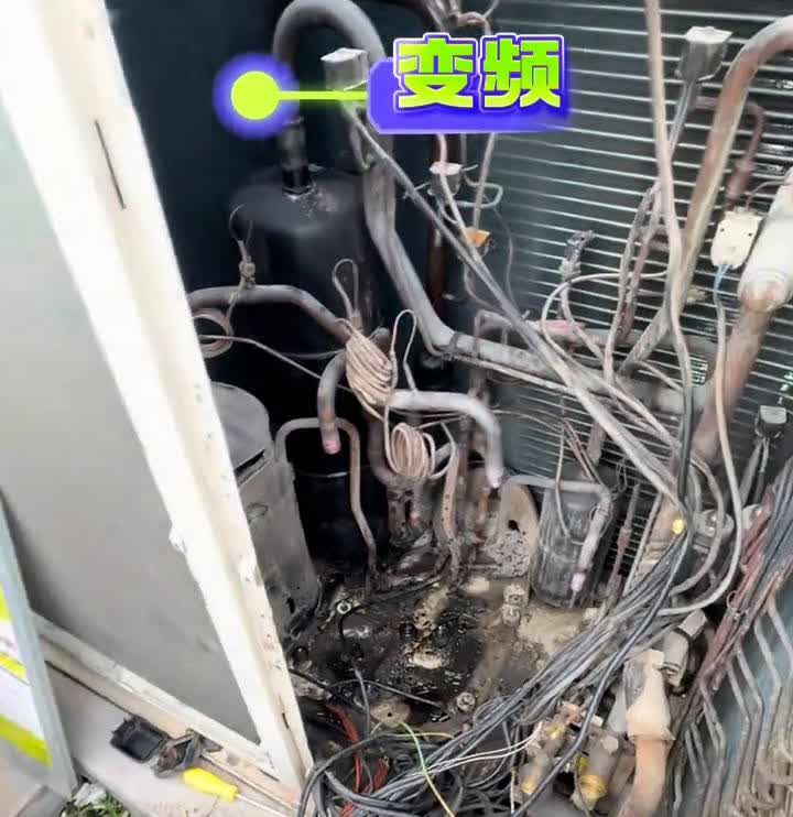 空调怕高温，天气一热就坏，这两台压缩机全都挂掉了。一台变频的压缩机，还有一台定频