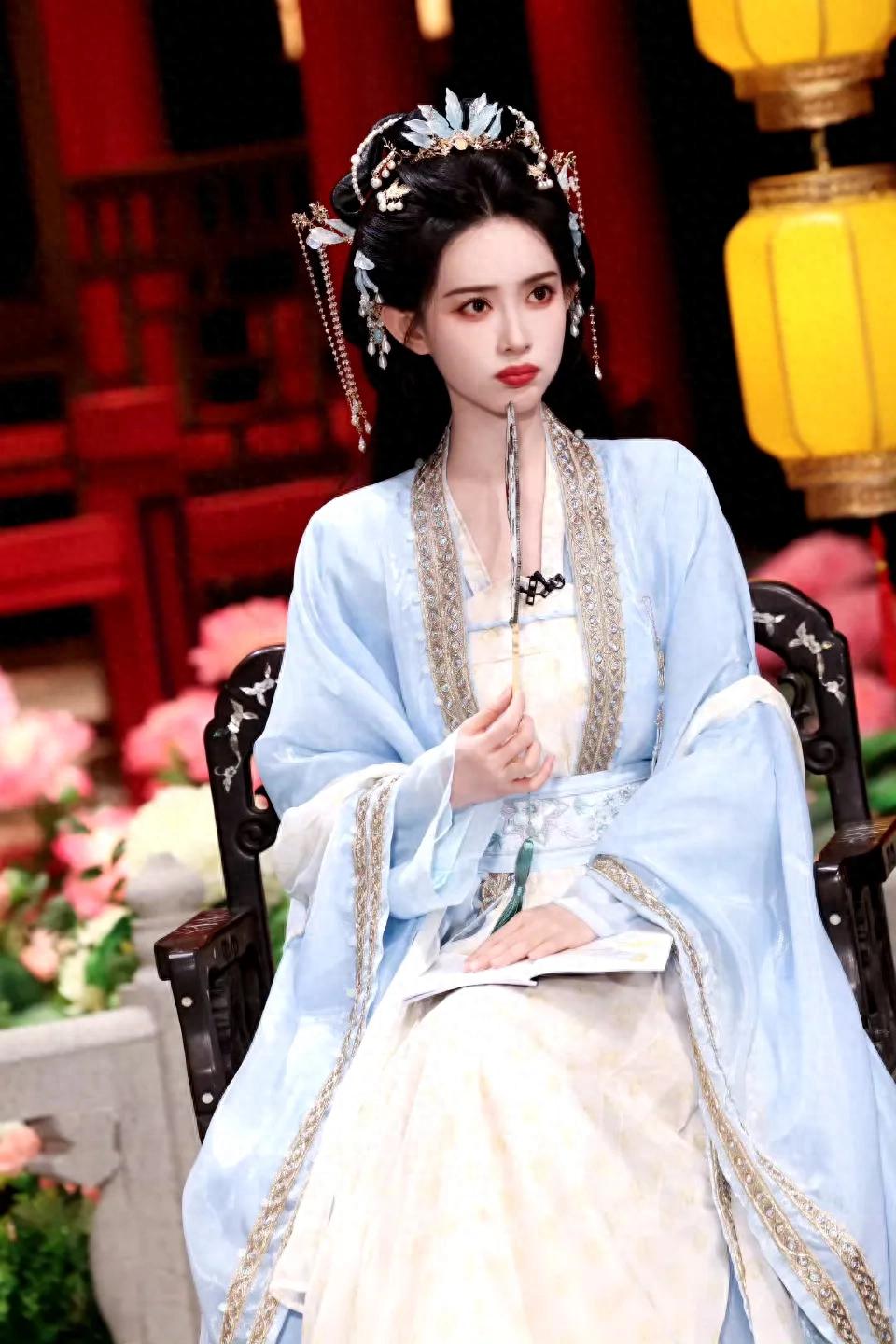 孟子义古装造型：温婉端庄、芳华绝代！