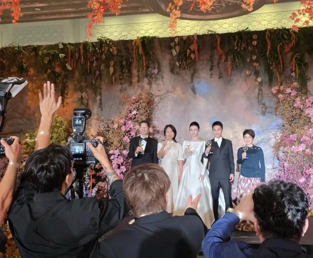 奚梦瑶的父母真的好被尊重哦，在澳门举办的答谢宴，是梁安琪家族举办的，可是也会邀