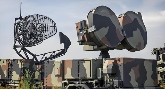 美军的“眼睛”，瞎了！解放军在南海释放的不是电子诱饵，而是宣告：从今以后，你雷达