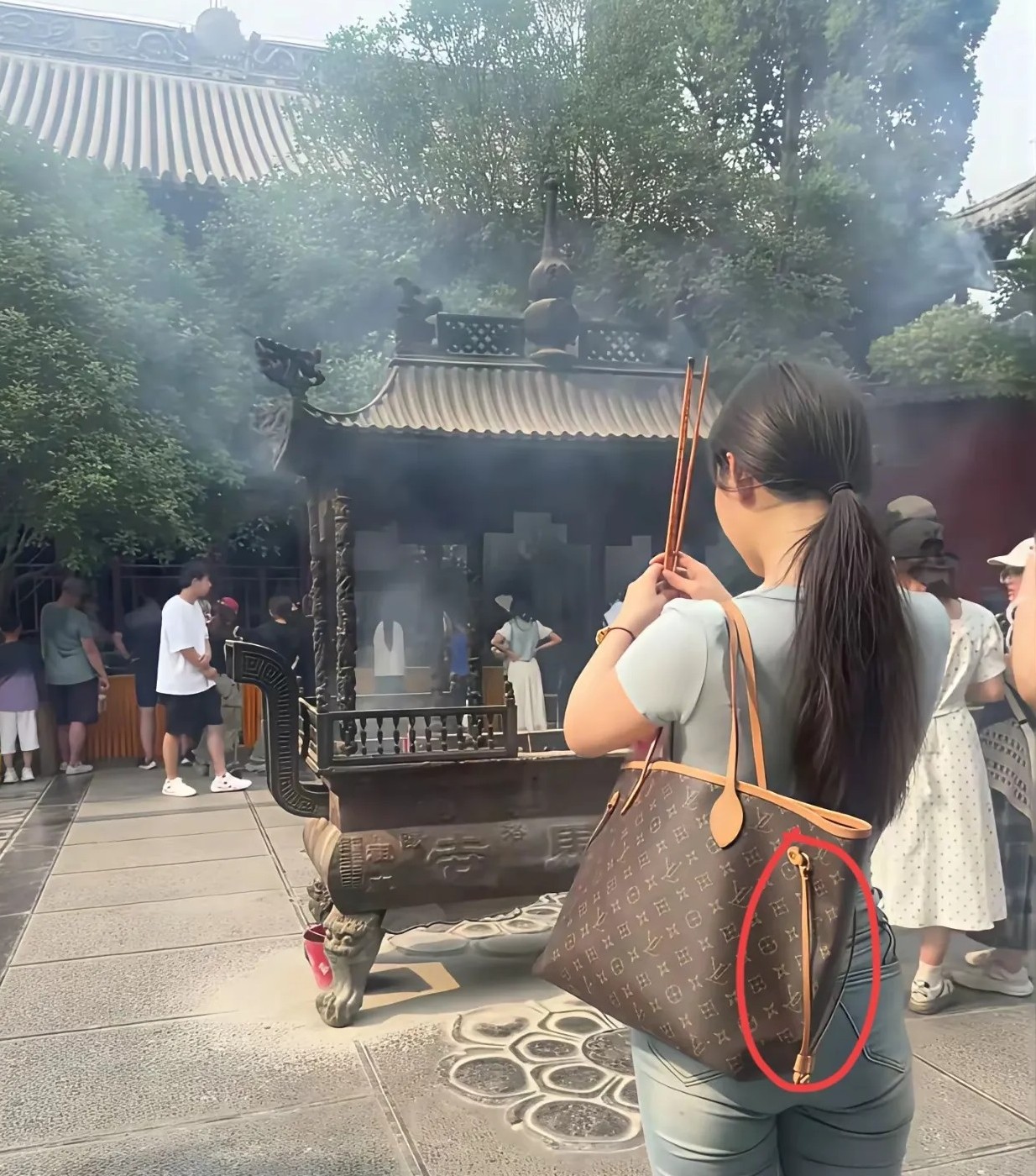 佛祖到底给她关了那一扇窗？年纪轻轻的姑娘，要身材有身材，要颜值有颜值，你看这个