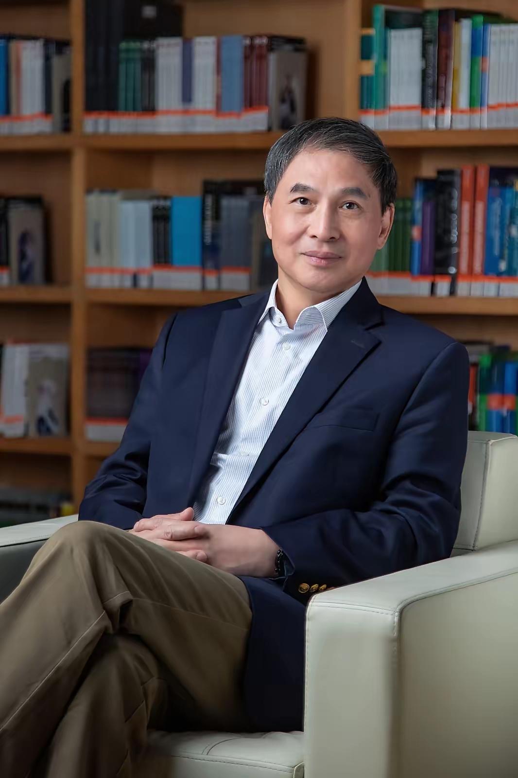 香港中文大学公共政策学院院长郑永年说：“有些人觉得美国是“野蛮人”，但如果一个几