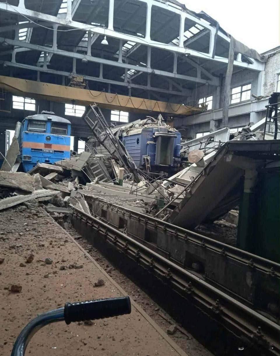 无人机夜袭：俄乌冲突的新篇章2025俄罗斯无人机年11月8日凌晨，出事了，俄