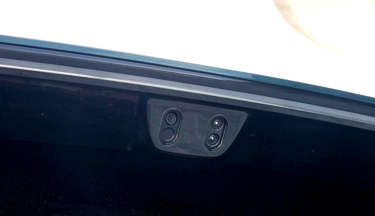 理想新款L9刚亮相就被车友盯上了,焦点不是座椅按摩也不是冰箱彩电,而是那个孤零零