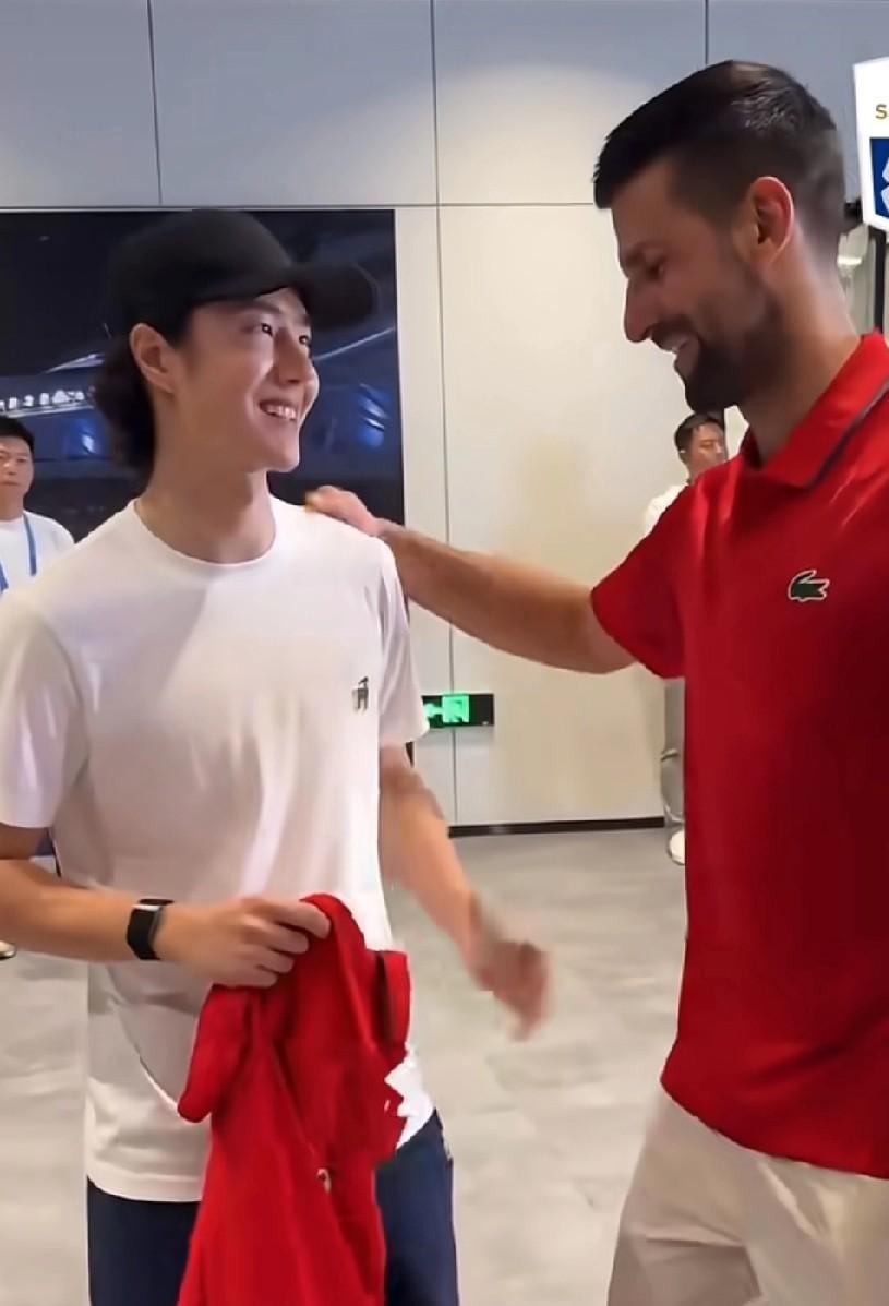 看一博这个得意的小表情摩托姐姐就是这个表情了