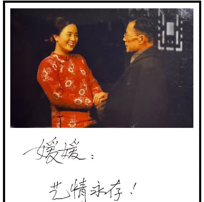 我爸对着李雪健悼念朱媛媛的手写信发愣半天突然冒出一句：现在还能听懂这种疼的，