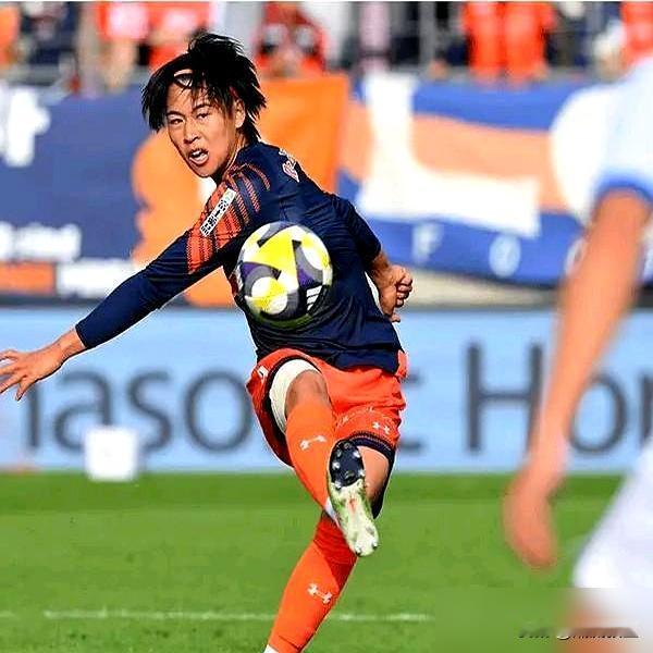 400万欧元，砸向一个22岁的日本少年。亚洲杯刚结束，日本23岁以下国家队核