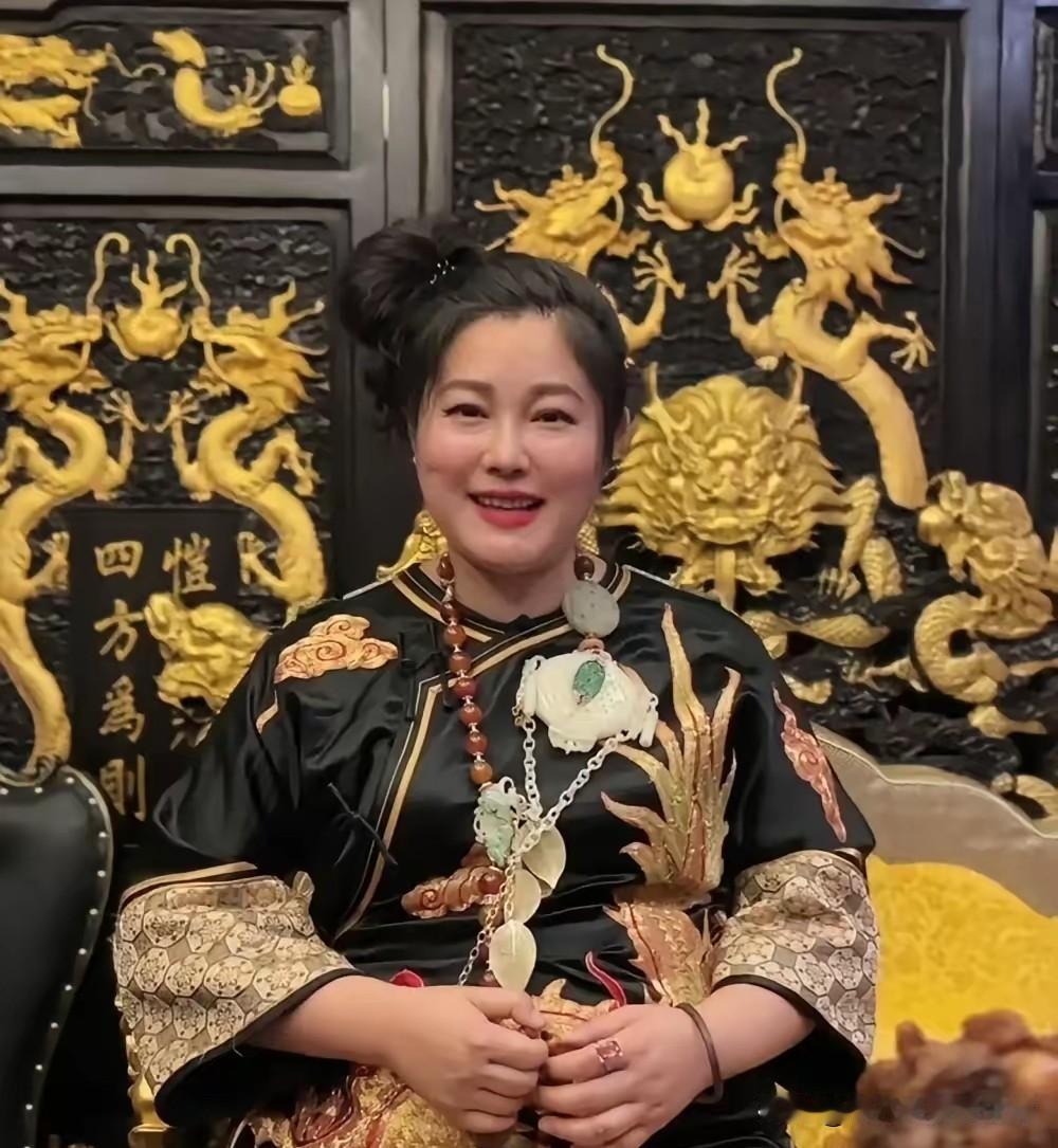 演员减肥就跟闹着玩一样前一阵风韵丰满的于娜被热议了很长时间，最近几天出来已经减