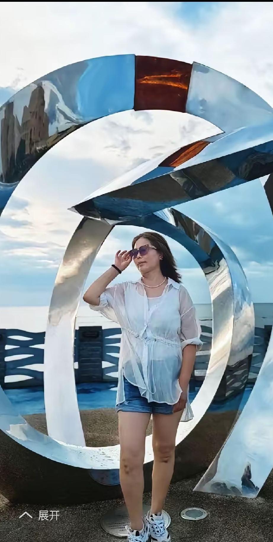 小杨阿姨估计是全天下最幸福的保姆了！这不，玥儿和霖儿放暑假后就去加拿大参加夏令营