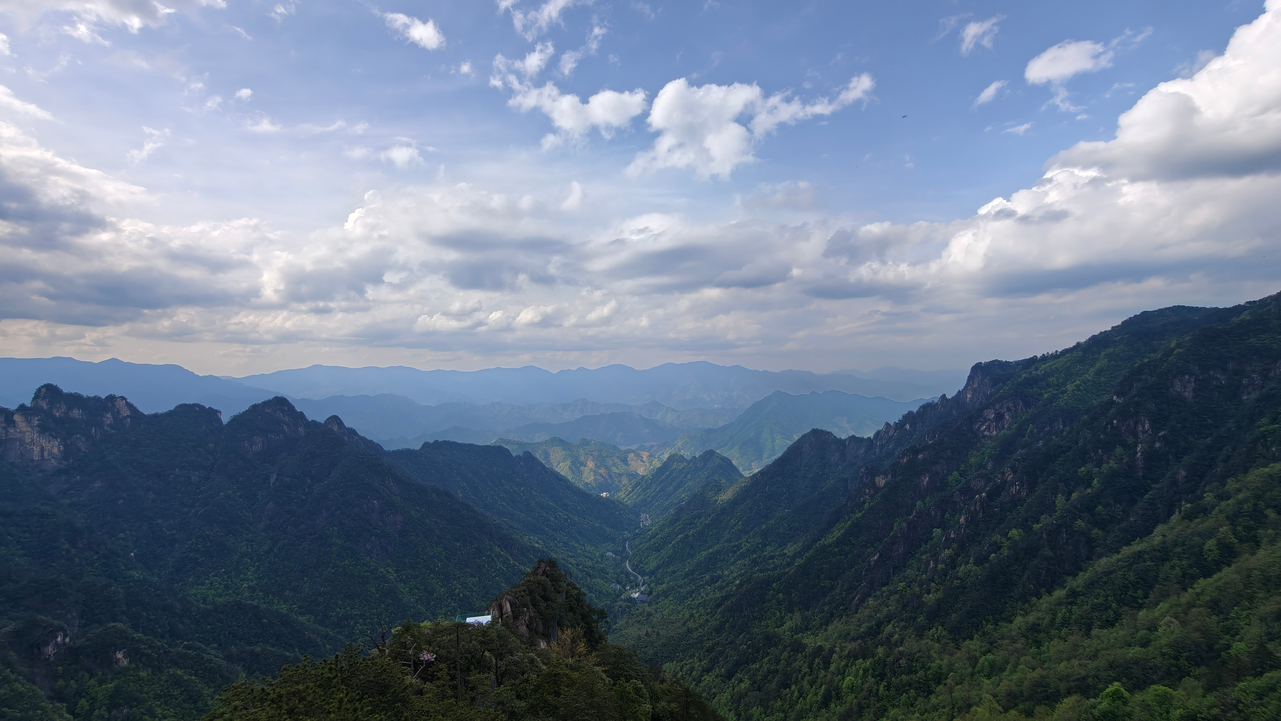 4月24号，理想L9Livis在车展上展示出了bug，然后高老师觉得非常非常失