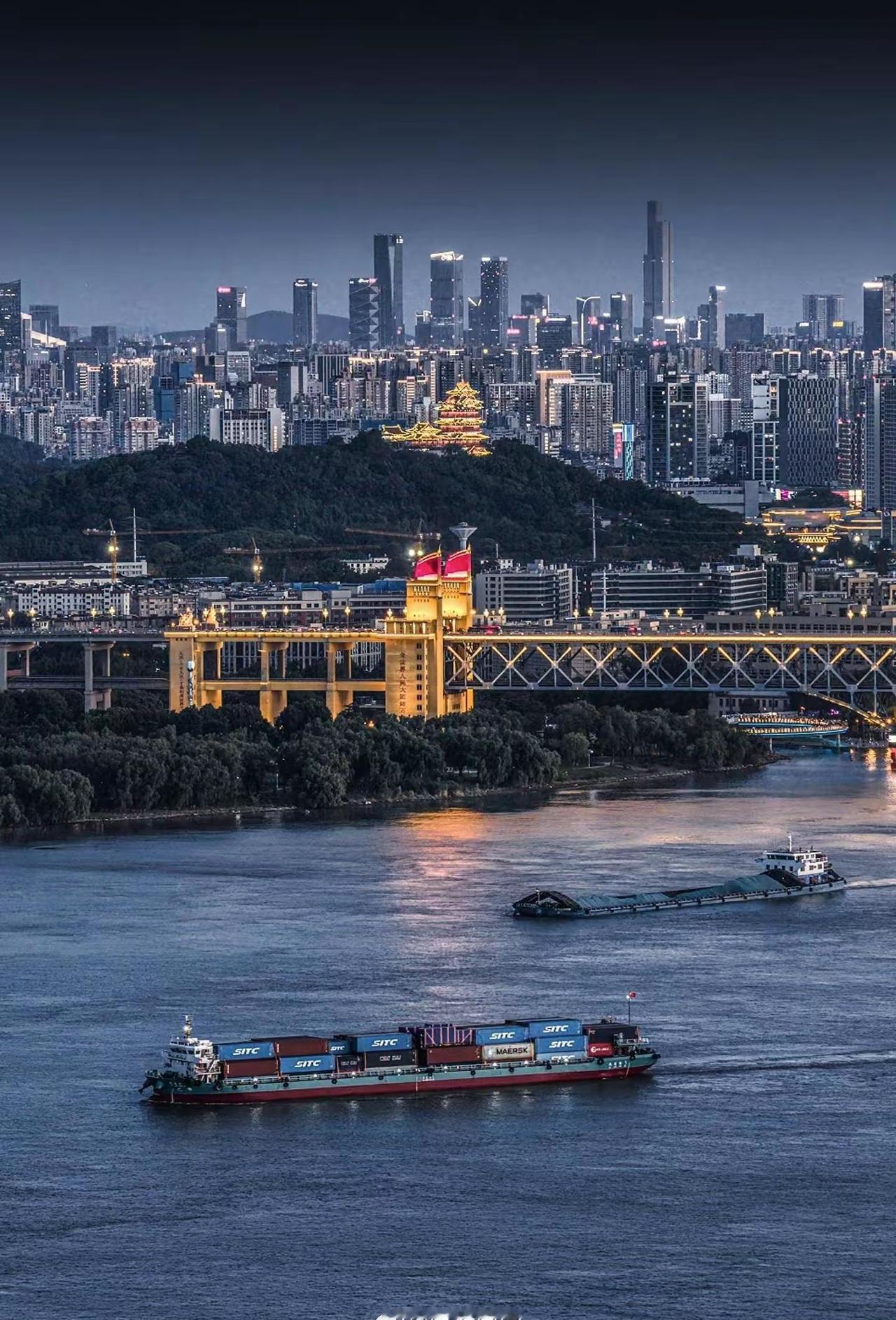 这个角度的南京，有人发现吗？[笑着哭]​​​