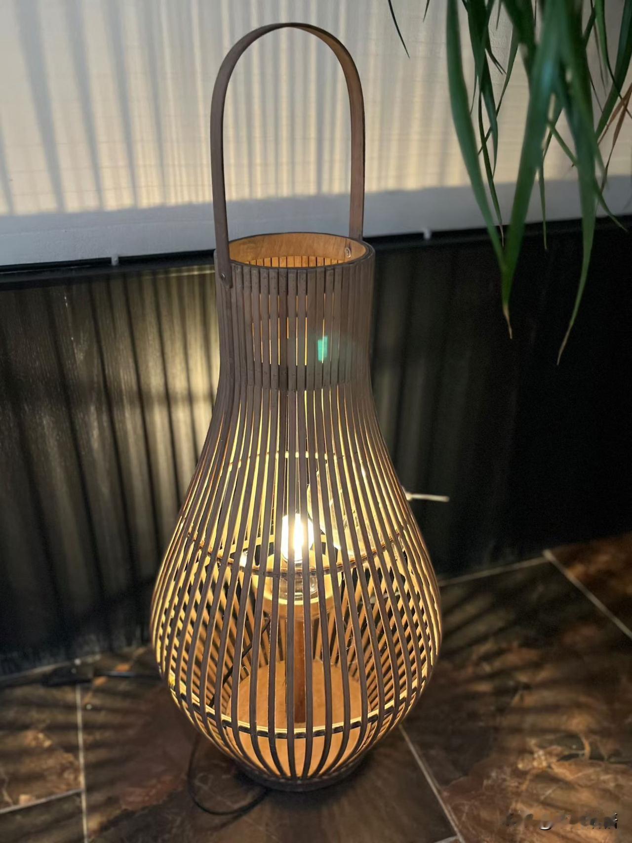 一位医学博士说：“人开始衰老，可怕的不是掉牙，白头，便秘，失眠。而是各种无名的疼