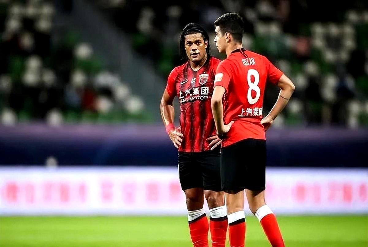 成都蓉城这操作，直接给中超上强度了！刚拿了队史最佳的季军，蓉城反手就在202