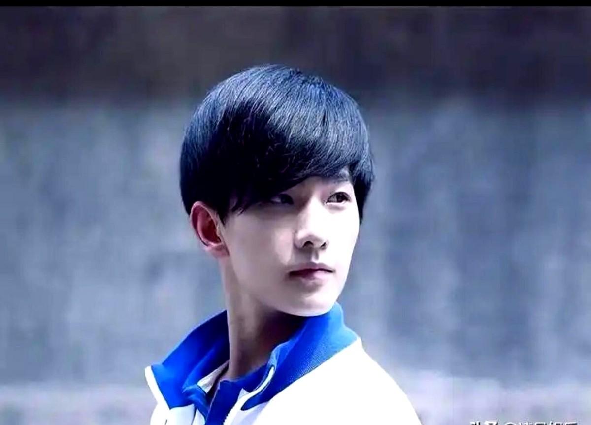 文章标题：李沁后来还和金世佳谈。这事不是空穴来风，2014到2015年两人被拍到