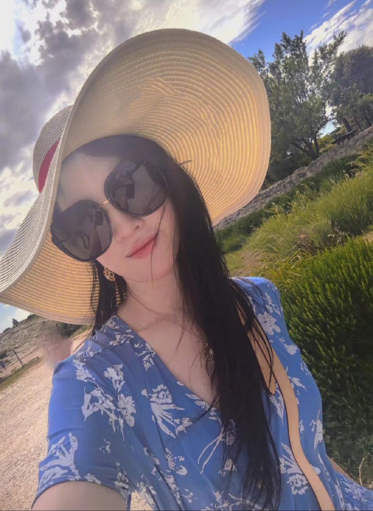 茜茜又寄回旅行明信片啦。
