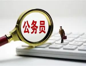 经常有人争论：乡镇公务员和985学历，谁的含金量更高？有人说乡镇公务员更吃