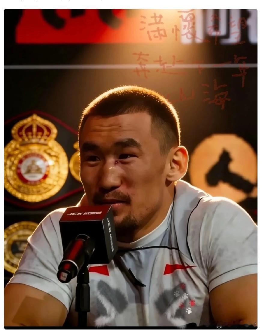 刷到一个视频，有点恍惚。哈萨克族大哥艾力江，退了东方大国籍。说：“回家真