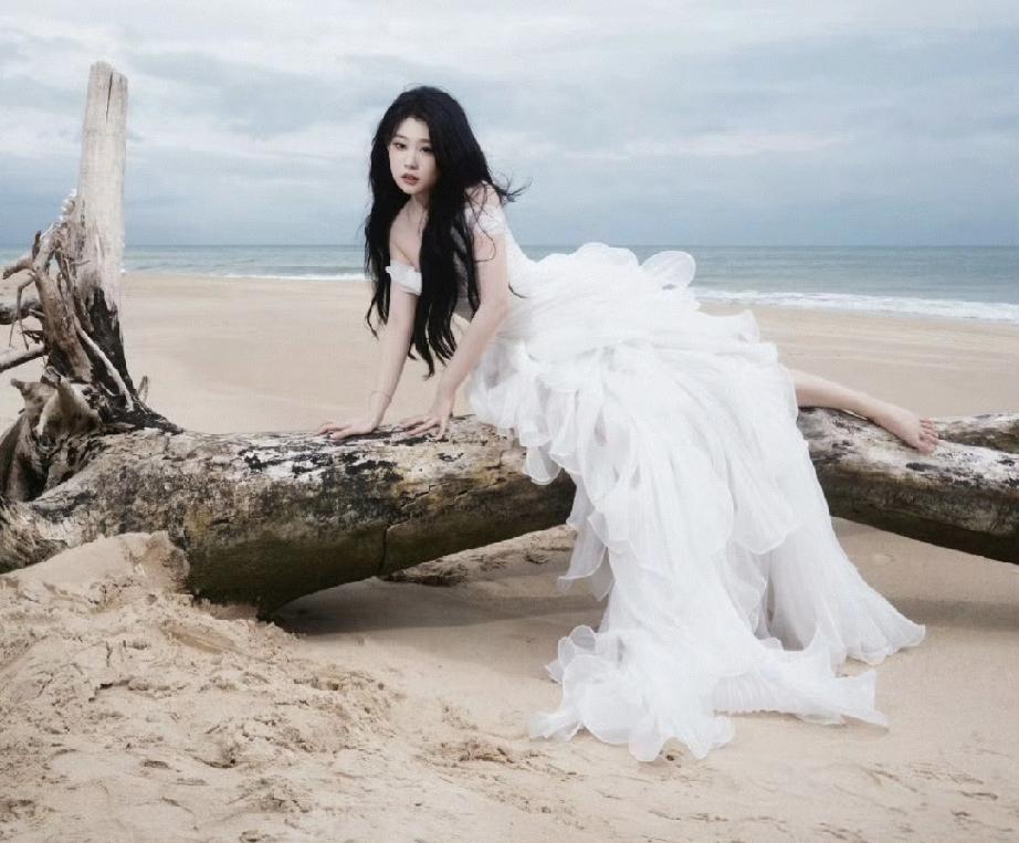 小沈阳女儿才19岁，已经开始各种参加活动了，韩里韩气的，感觉她未来的心路一片光芒