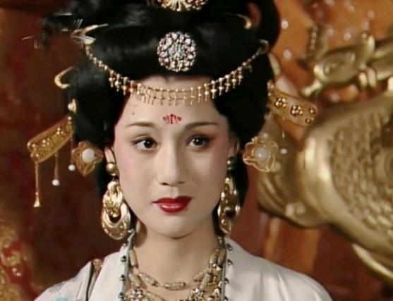 武惠妃曾经是唐玄宗最爱的女人。唐玄宗为了她，一天杀了3个儿子，还想把她的儿子立为