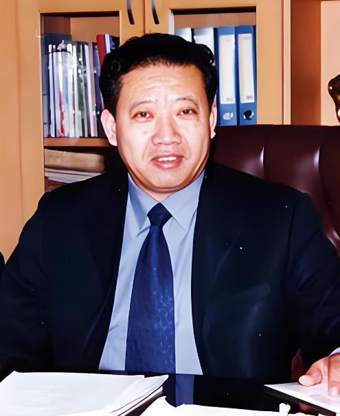 葵花药业原老板关彦斌，跟女秘书有了私生子，原配张晓兰放弃16亿财产离了婚。可谁也
