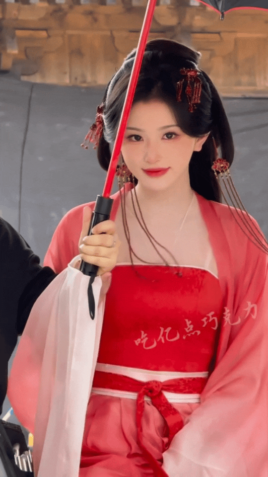 孔雪儿邓凯将门独后路透仅仅只是造型服装都让人觉得非常有张力