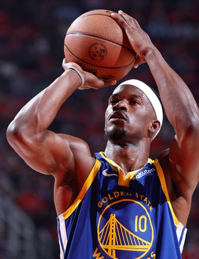 本赛季为什么打开拓者那么艰难？科尔用来取代库明加的桑托斯，两场比赛都给了6分钟，