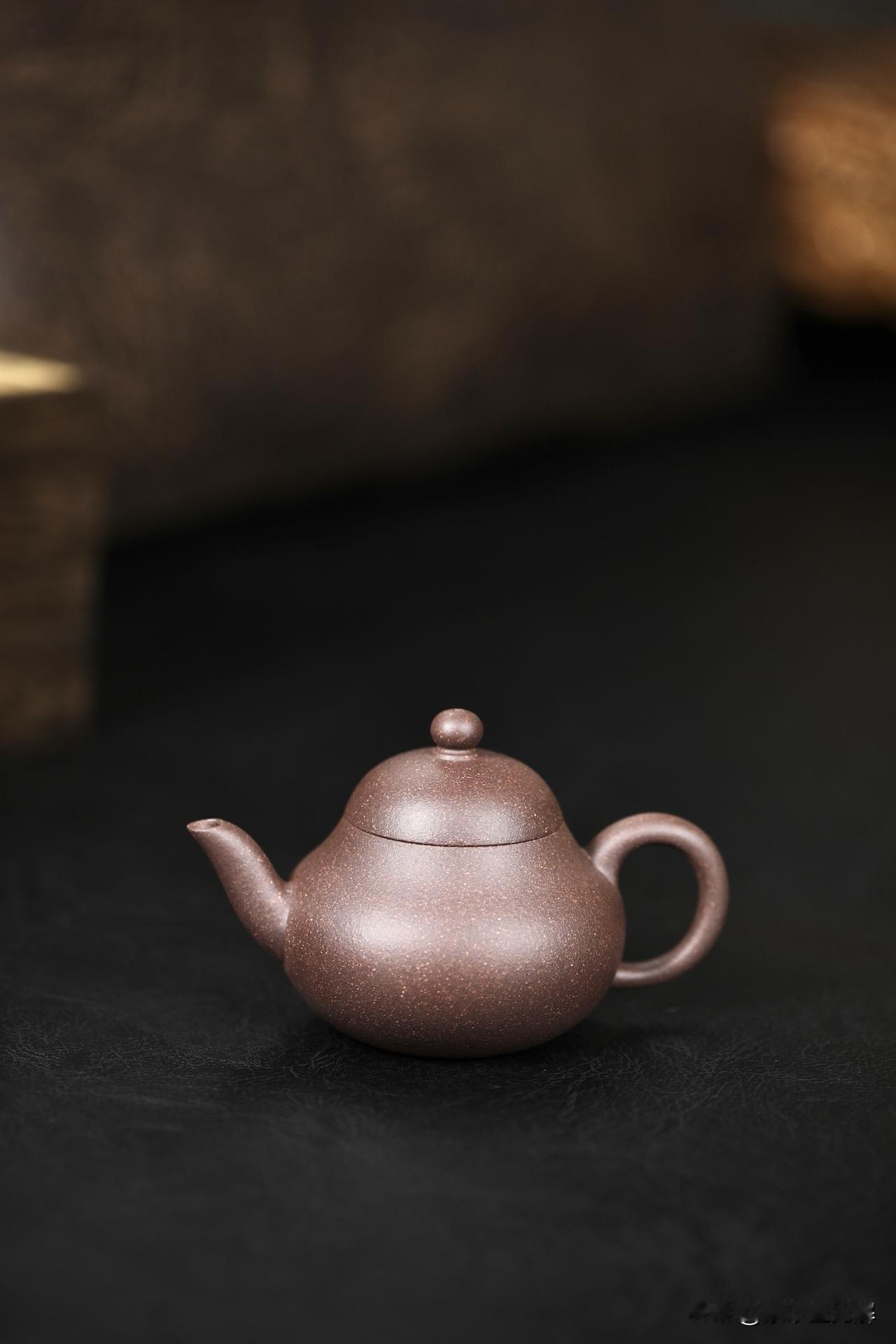 梨形丨功夫茶具容量130cc丨原矿桃花泥壶身自上而下渐宽，韵味