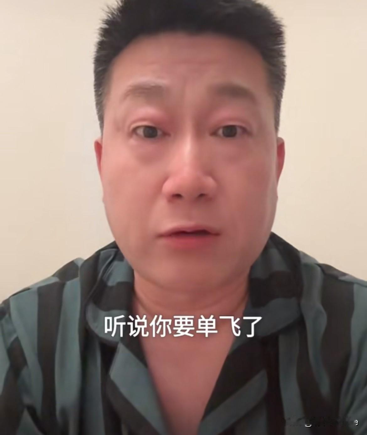 12月30日，张鹤伦深夜发视频辟谣！张鹤伦脸红眼肿开直播，直言今天一天消息不断