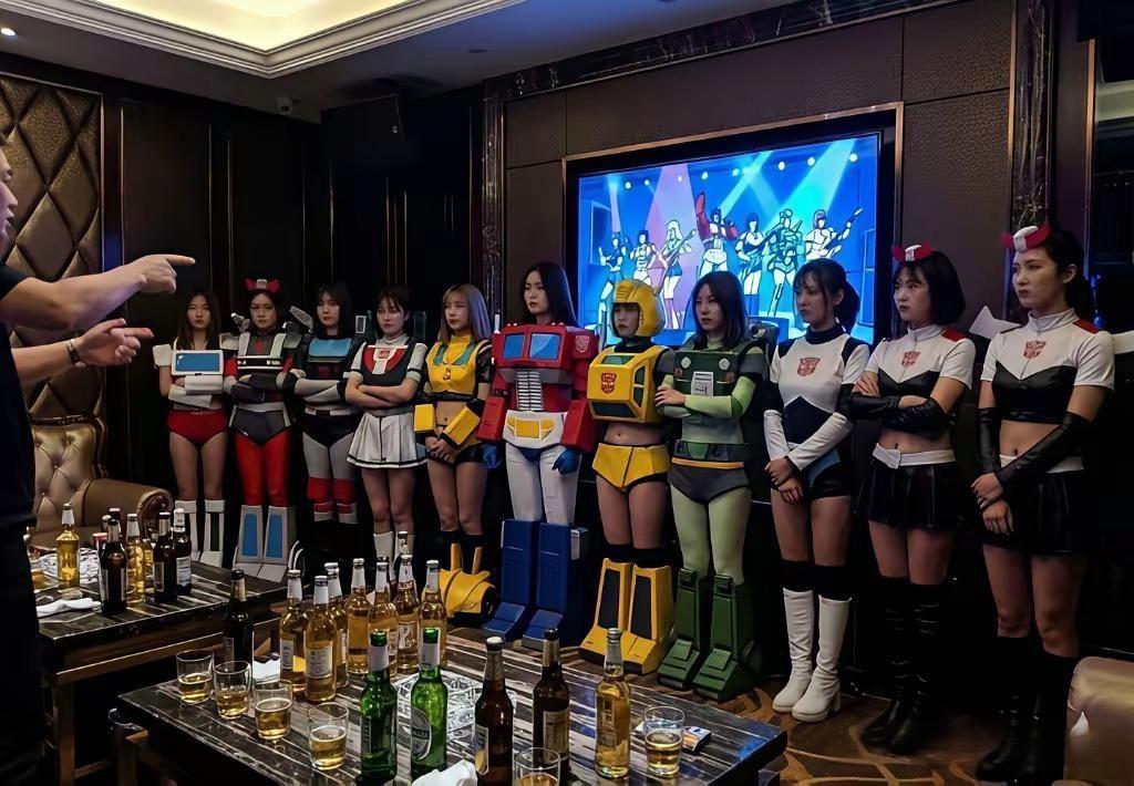 哈哈机器人聚齐了