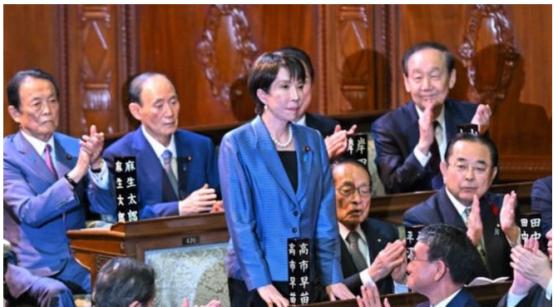这盘大棋下得真绝，中央绝对有高人！而高市早苗放完狠话才发现，中国这次把反制打进了