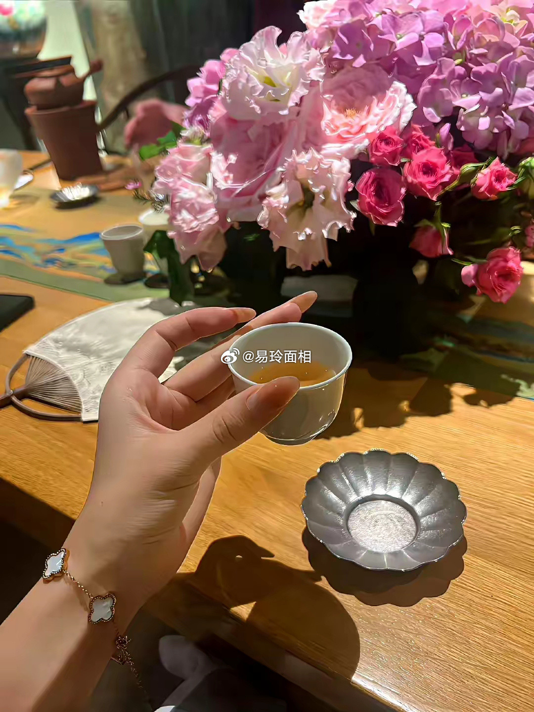 喜欢自由又渴望得到爱情的一定非射手座莫属，他们浪漫多情，不会主动拒绝身边异性的出