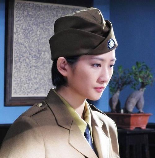 1938年，41岁戴笠借口加班，把秘书余淑衡，带到了卧房。戴笠递给她一杯咖啡：“