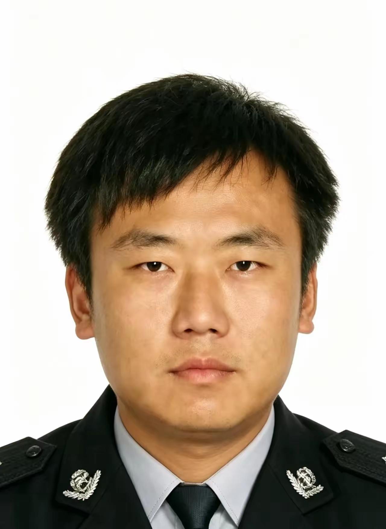33岁民警倒在岗位上！在岗一月仅休3天，青春热血铸警魂张乐，男，汉族，198