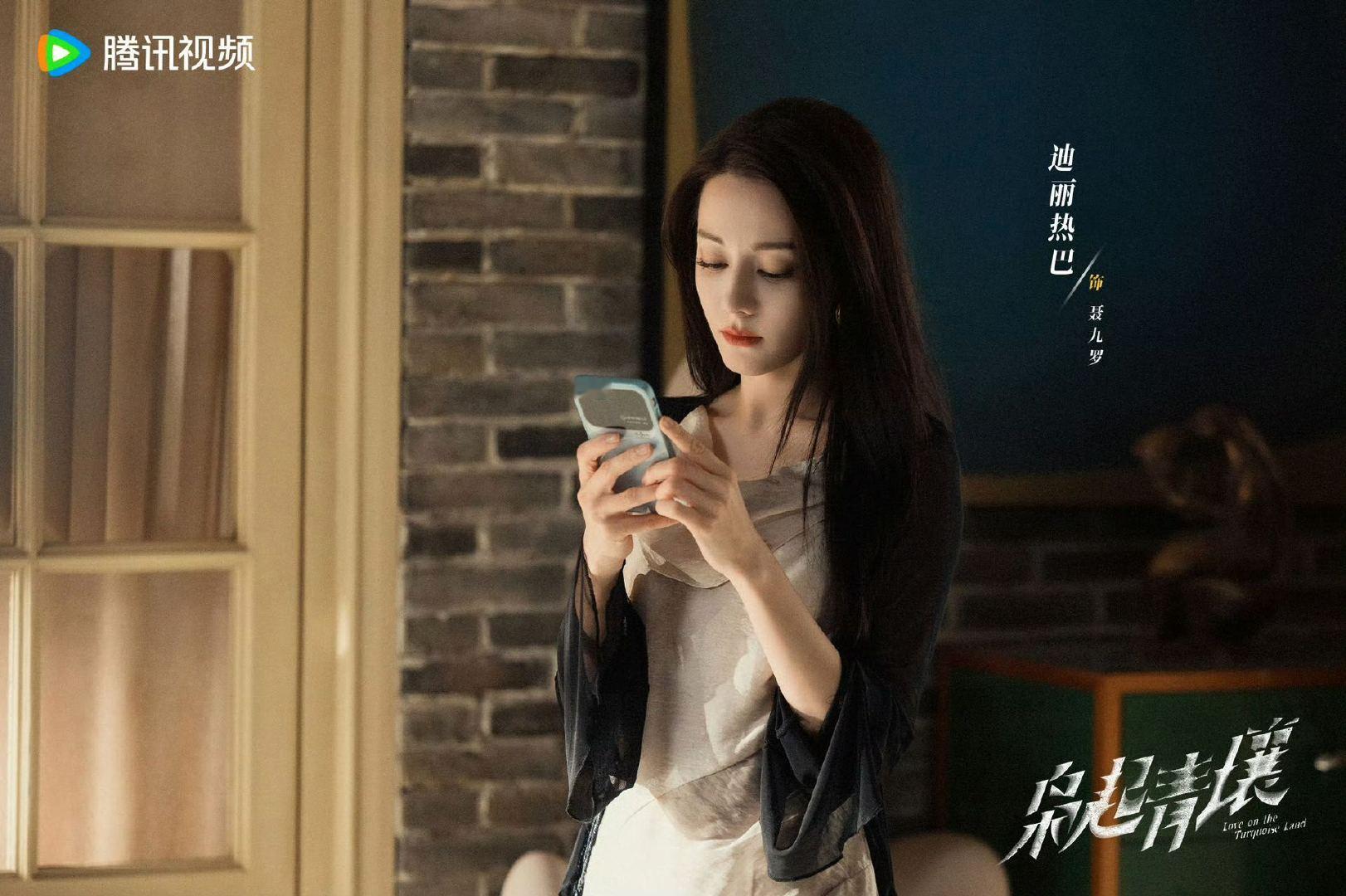 田里说迪丽热巴是导演友好型演员导演回应枭起青壤美学像《枭起青壤》这样世界观、