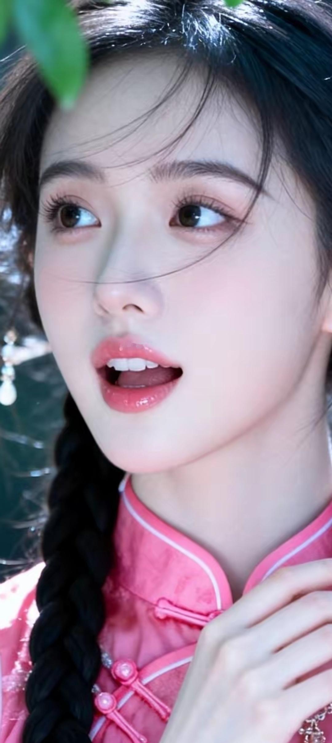惊艳的少女，粉色的古装，让人沉醉的古典美！