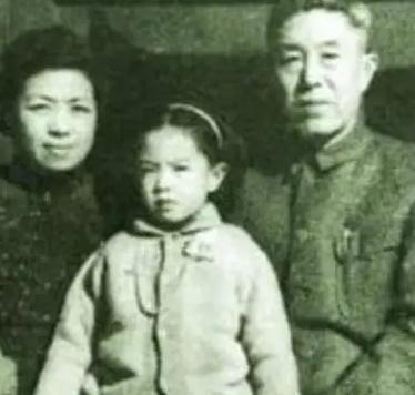 1977年，郑洞国年仅21岁的小女儿遇害，噩耗传来，74岁的郑洞国失声痛哭，悲痛