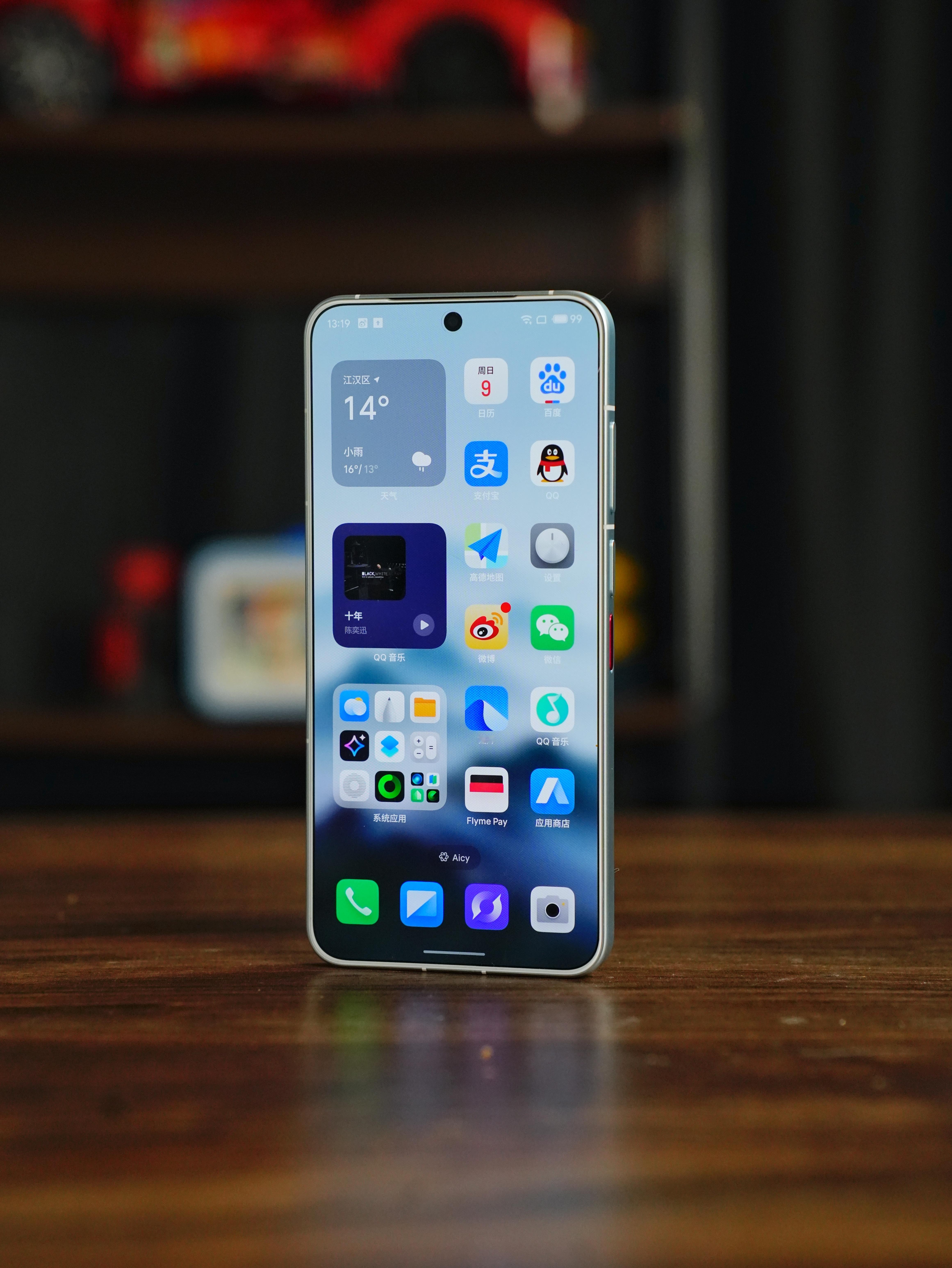 一看这个正面就知道的手机！魅族22。我手上这台正面是独有的1.2mm最窄白边，背