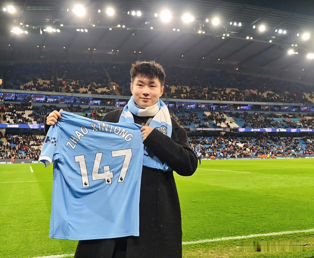 赵心童现身欧冠联赛真的太帅了才知道赵公子原来是曼城的球迷！英超曼城队在