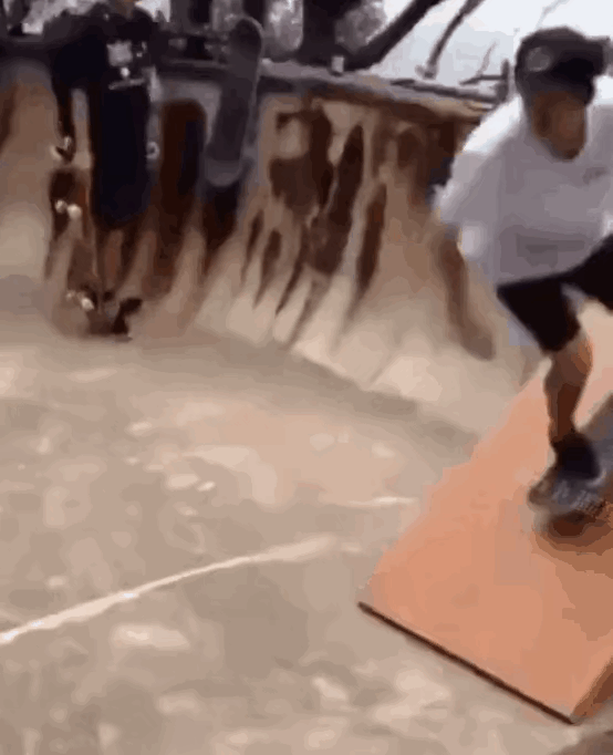 狗子:就知道玩就知道玩，家里的狗粮没有了你知道吗？