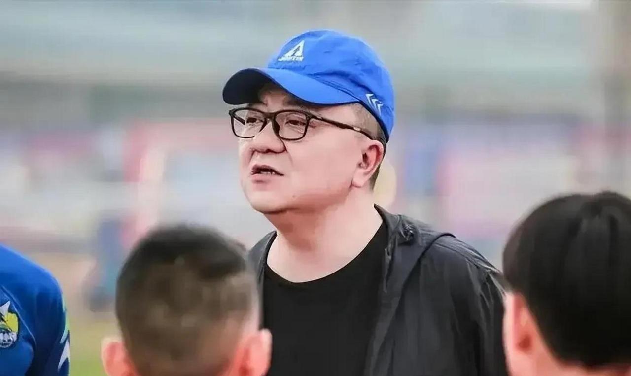 董路直播回应与孙臣曦一家已经断绝来往了。这次终于爆出与家长之间的恩怨了。 孙