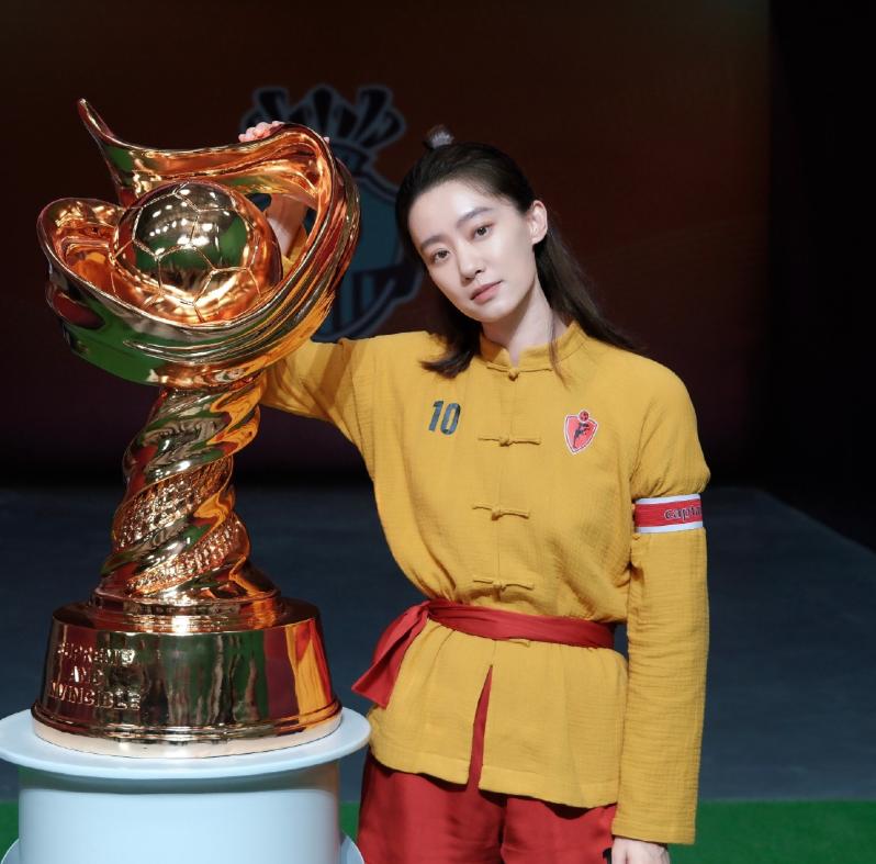 张小斐缺席《功夫女足》路演被骂“耍大牌”，冤不冤？暑期档热门电影《功夫女足》