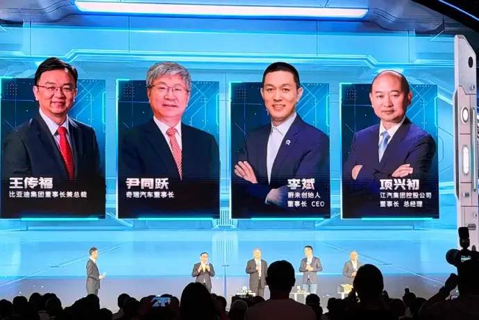 安徽造车F4齐聚中科大！从成都车展，看懂四位大佬的底气尹同跃这人，轴。巢湖人，1962年生，一汽大众