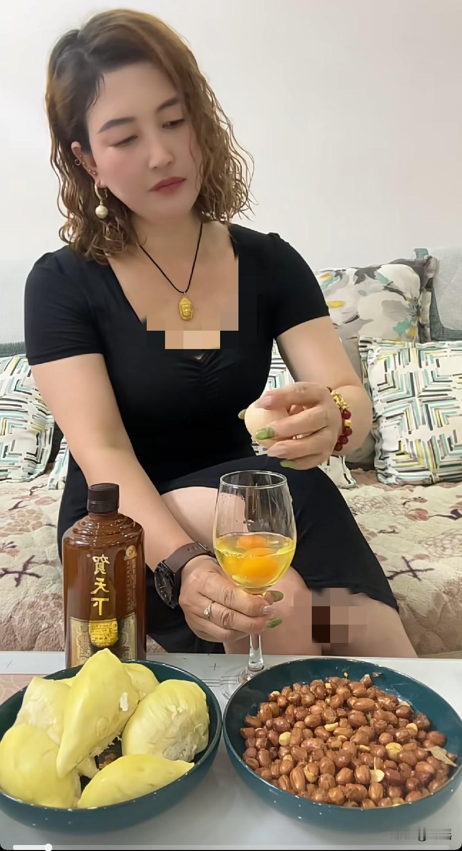 鸡蛋配酒美容