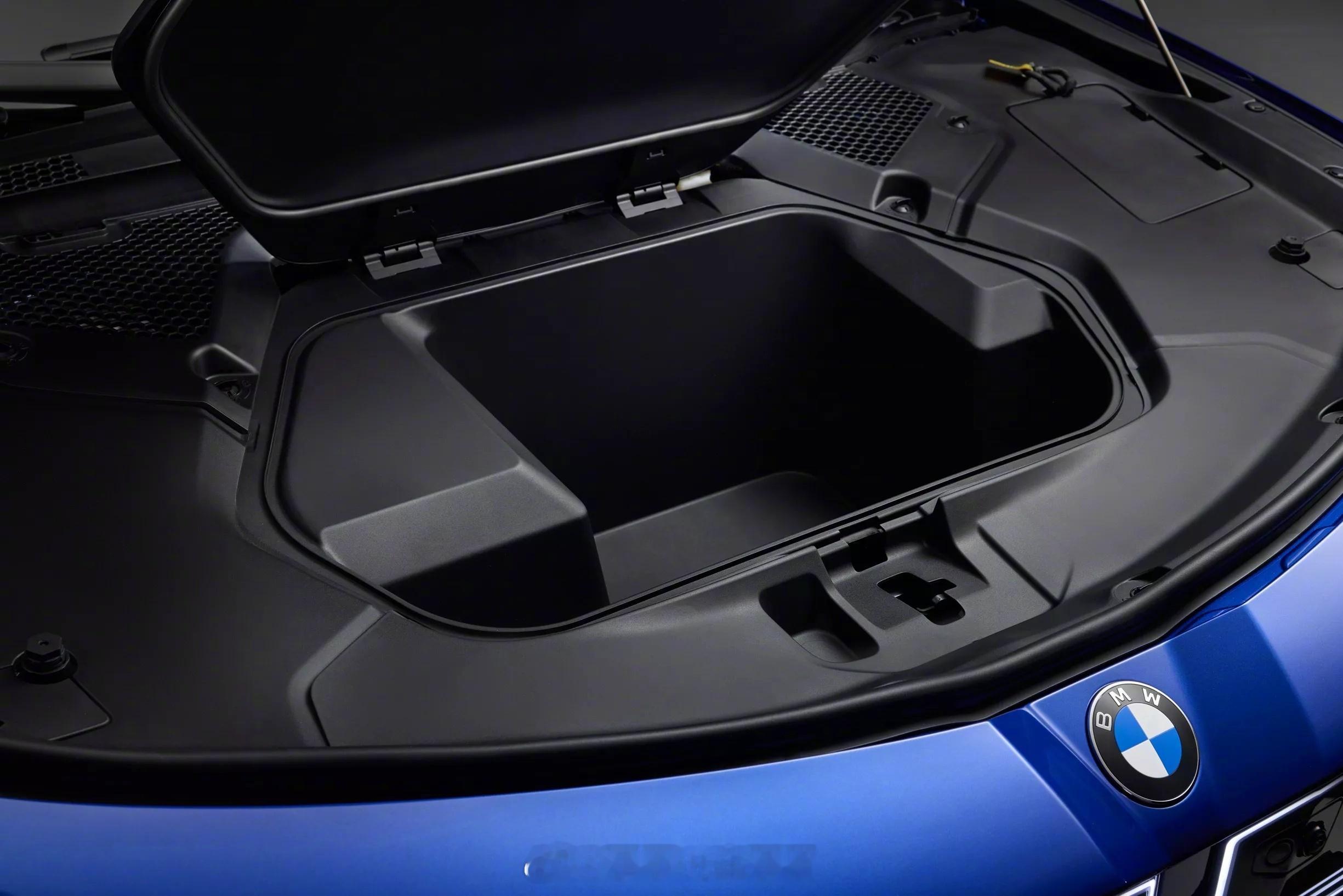 新世代宝马i3正式发布。车长4760毫米，轴距2898毫米，“驾驶者之车”的完美