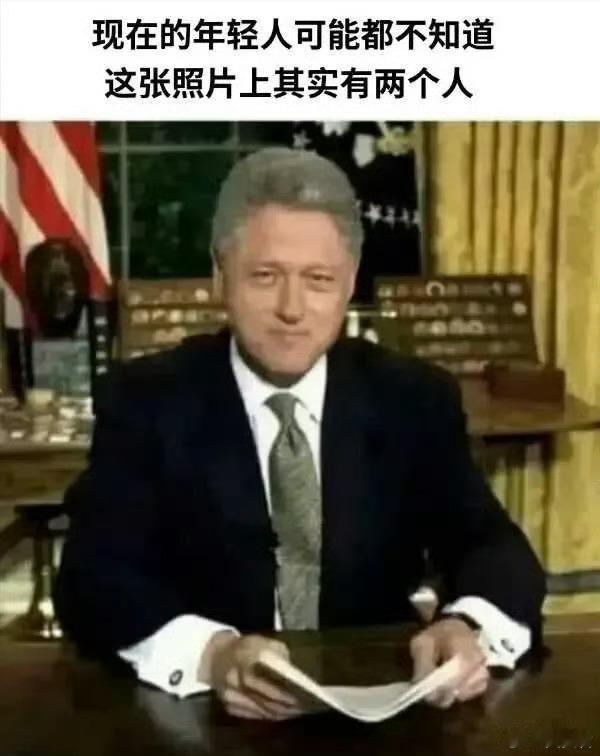 现在的年轻人可能不知道，这张照片里面其实是两个人