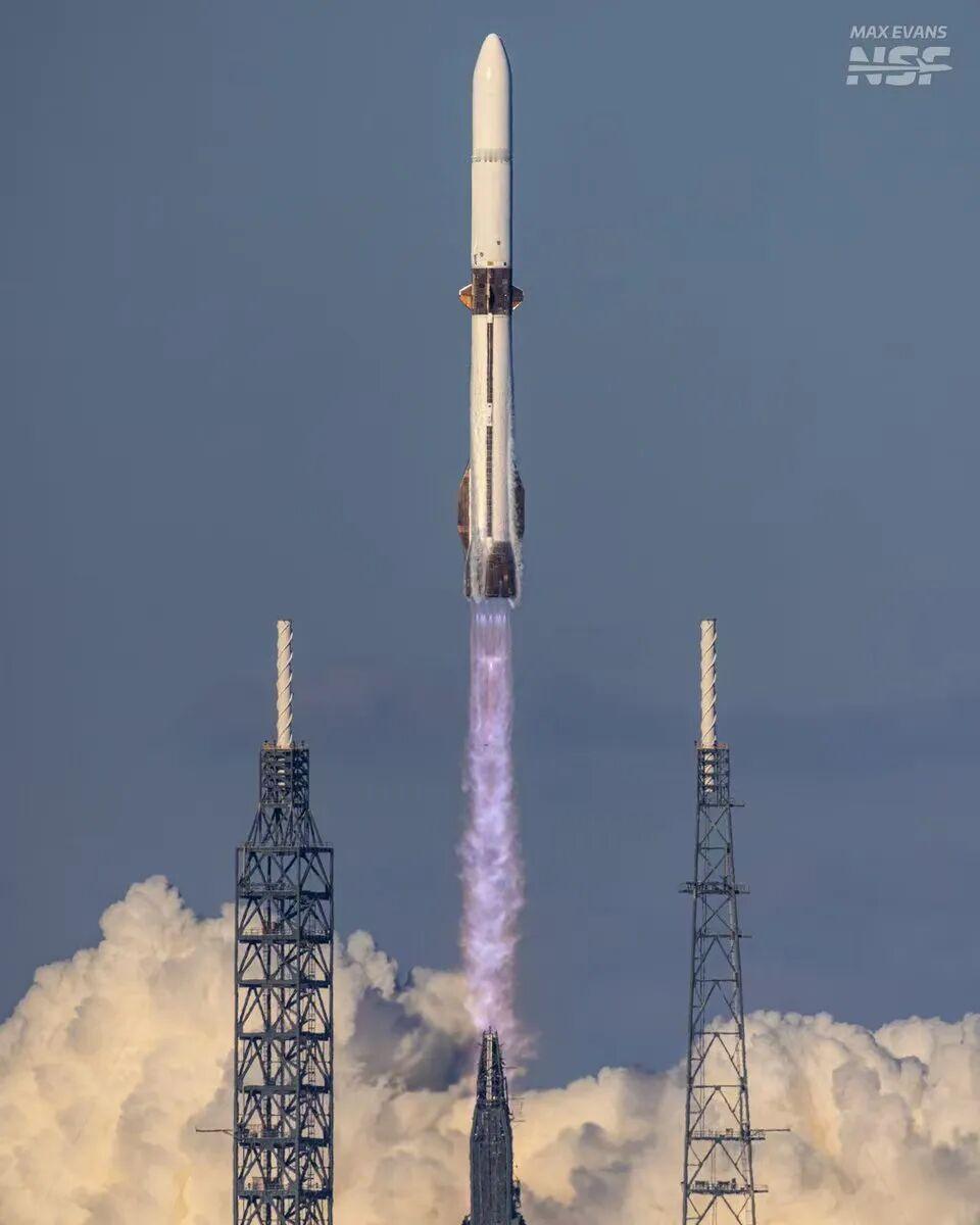 北京时间11月14日凌晨4点55分，由前世界首富杰夫.贝索斯创办的蓝色起源火箭公