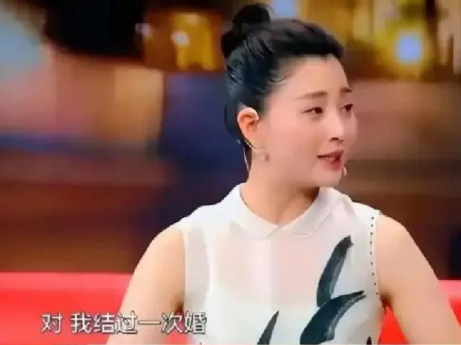 2009年，刚离婚的的殷桃，在富豪孙东海的疯狂追求下，成为了他的女人，怎料，孙东海忘不了前女友李小冉