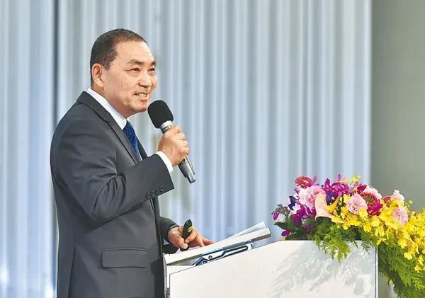 这次我挺候友宜！在朱立伦愿交棒和卢秀燕拒接棒后，两个大市市长的蒋万安和候友宜被点