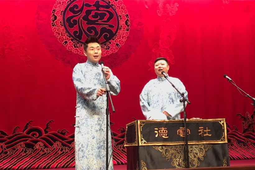 张九南带十队首演，高九成揭秘队长是送礼得来的！德云社十队迎来在上海德云社的首演。